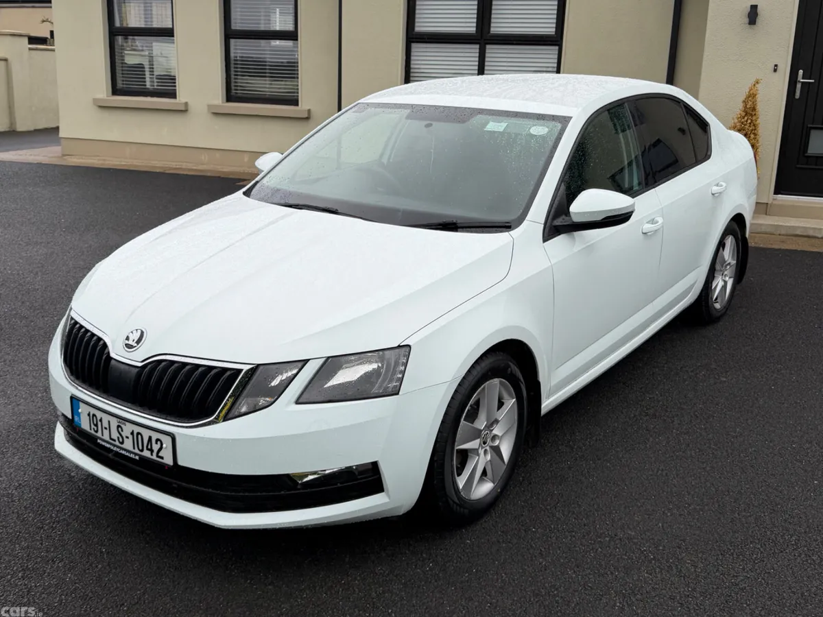 Skoda Octavia Saloon, Petrol, 2019, White