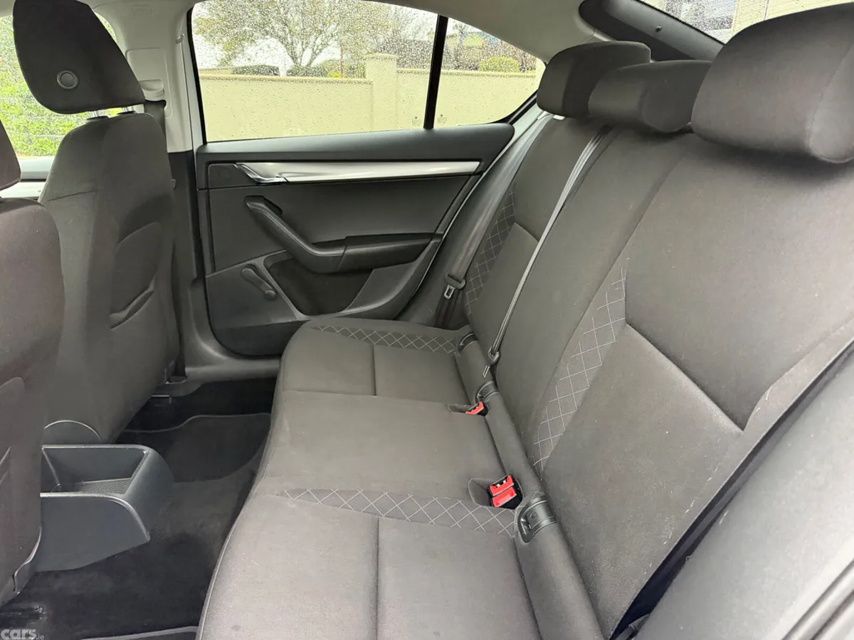 Skoda Octavia Saloon, Petrol, 2019, White