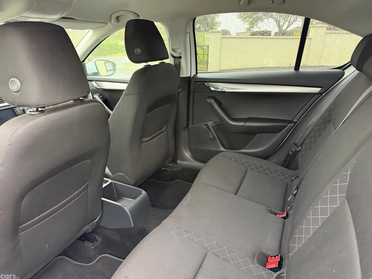 Skoda Octavia Saloon, Petrol, 2019, White