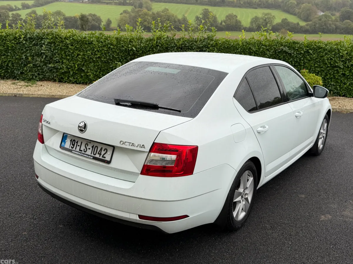 Skoda Octavia Saloon, Petrol, 2019, White