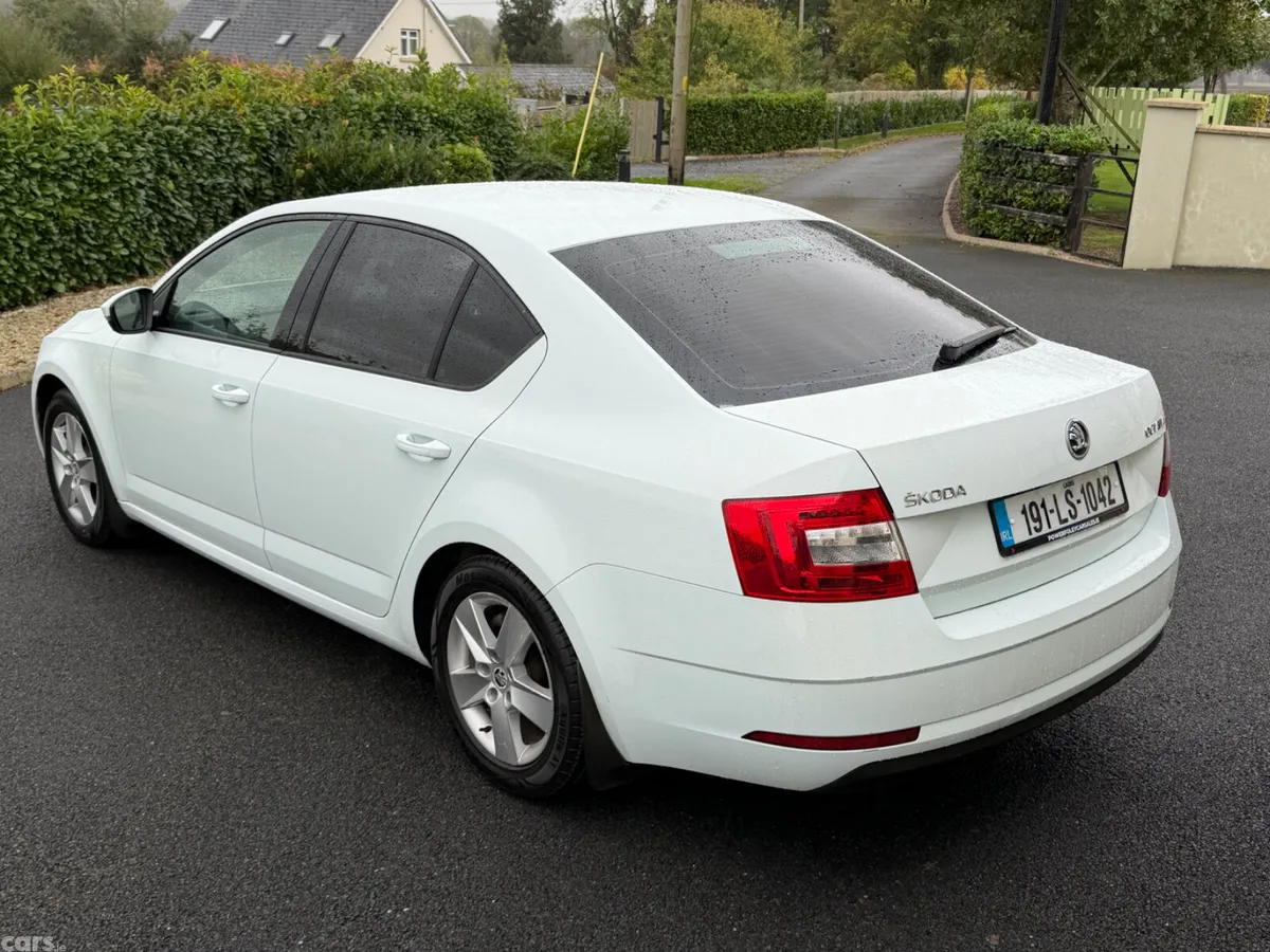 Skoda Octavia Saloon, Petrol, 2019, White
