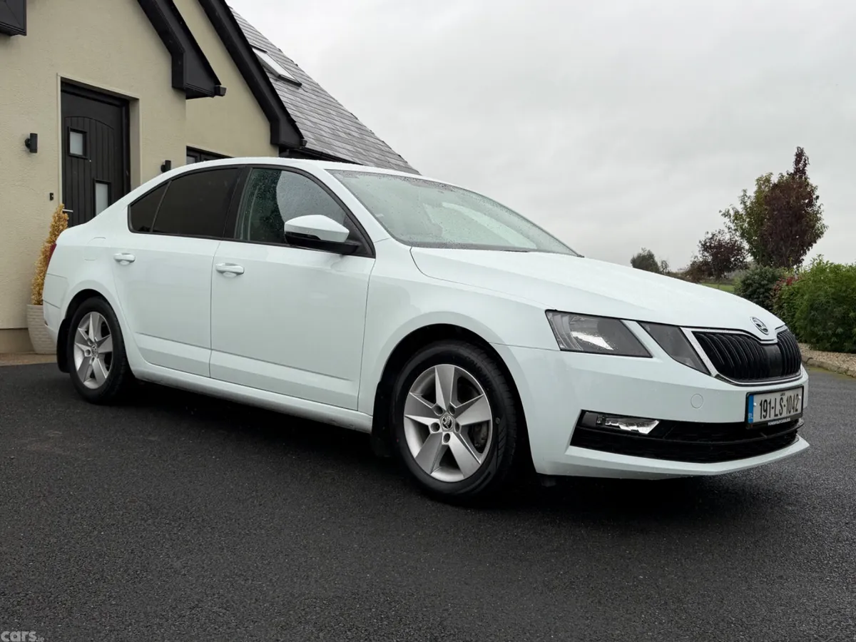 Skoda Octavia Saloon, Petrol, 2019, White