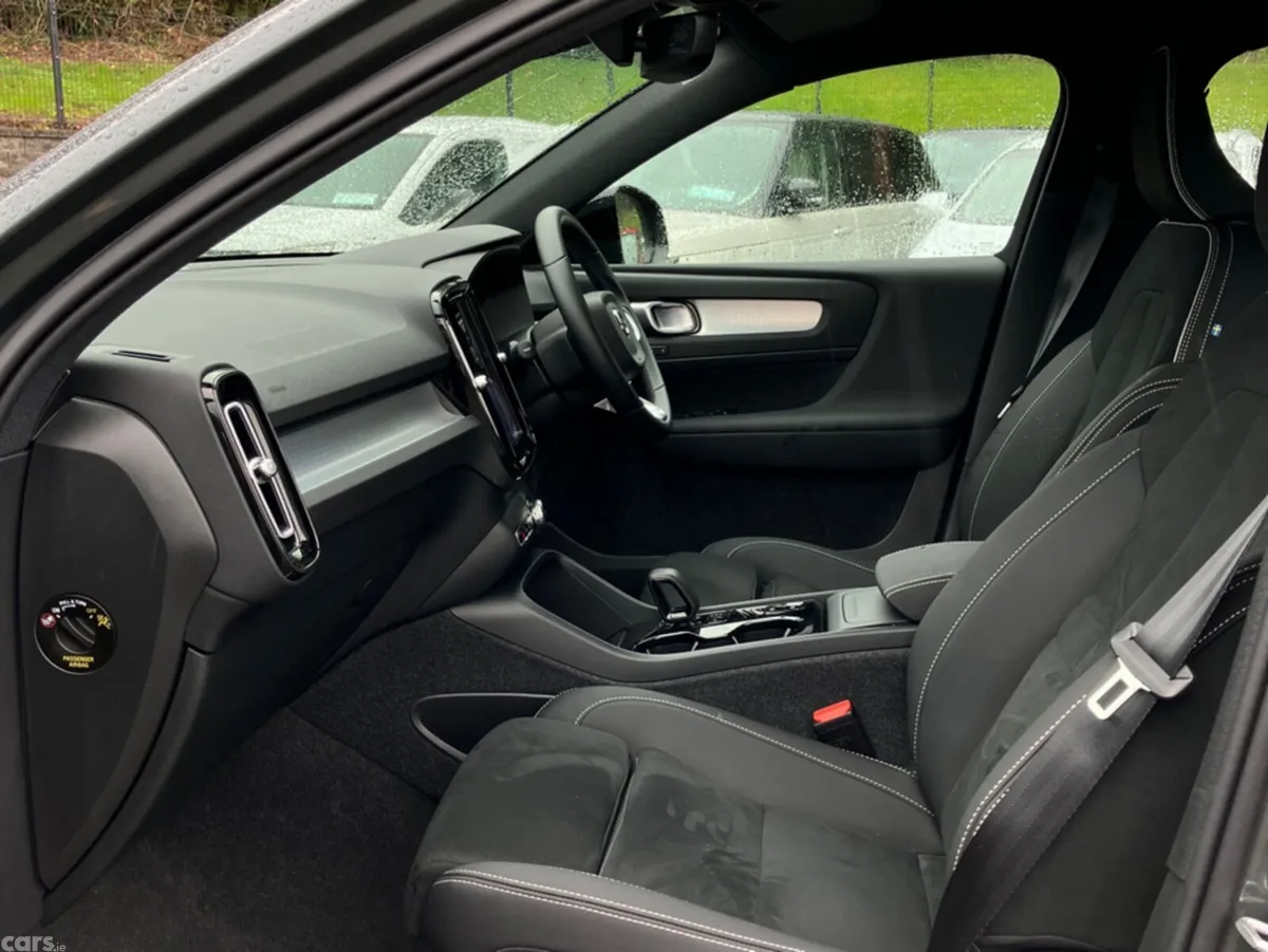 Volvo XC40 SUV, Petrol, 2026, Green