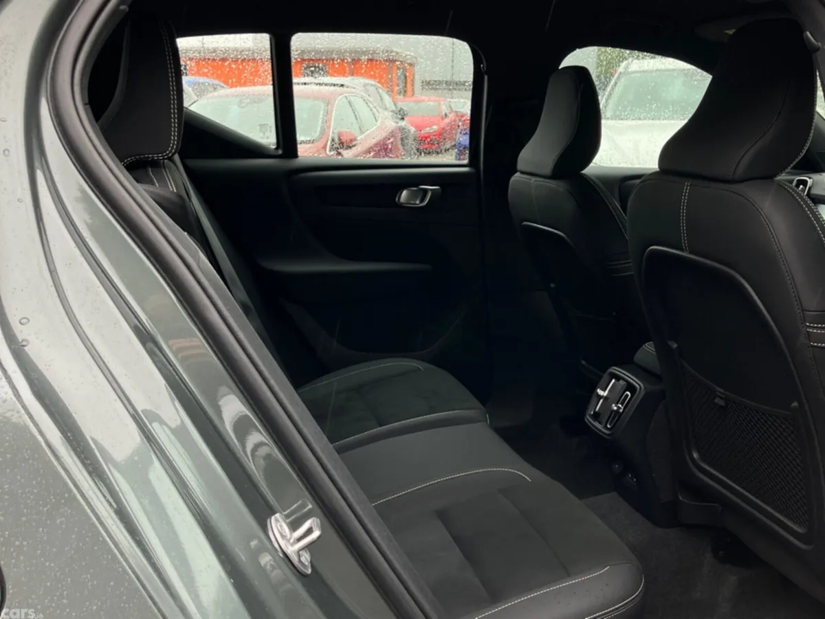 Volvo XC40 SUV, Petrol, 2026, Green