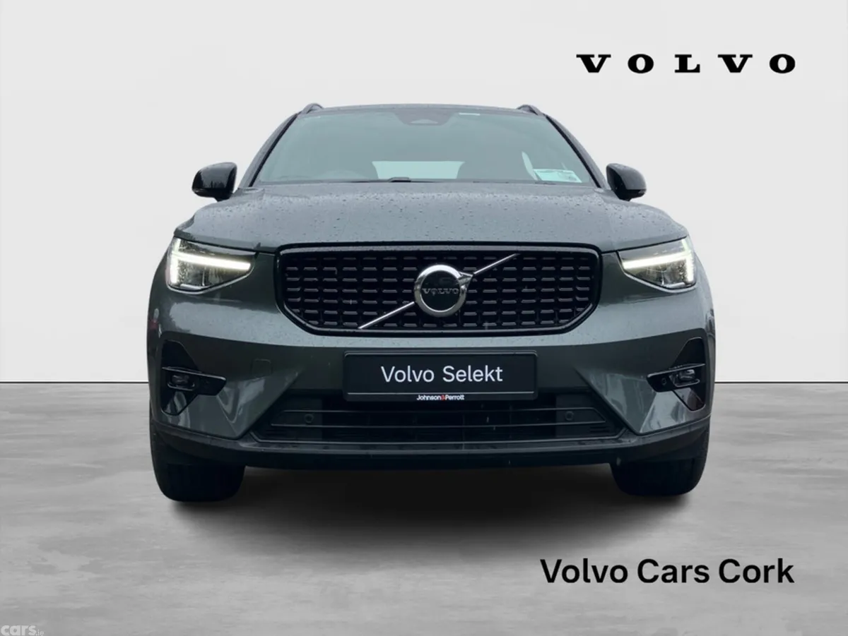 Volvo XC40 SUV, Petrol, 2026, Green