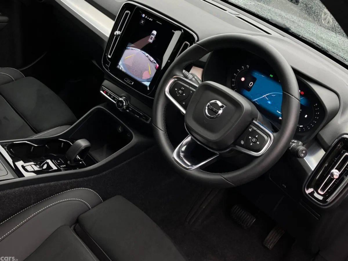Volvo XC40 SUV, Petrol, 2026, Green