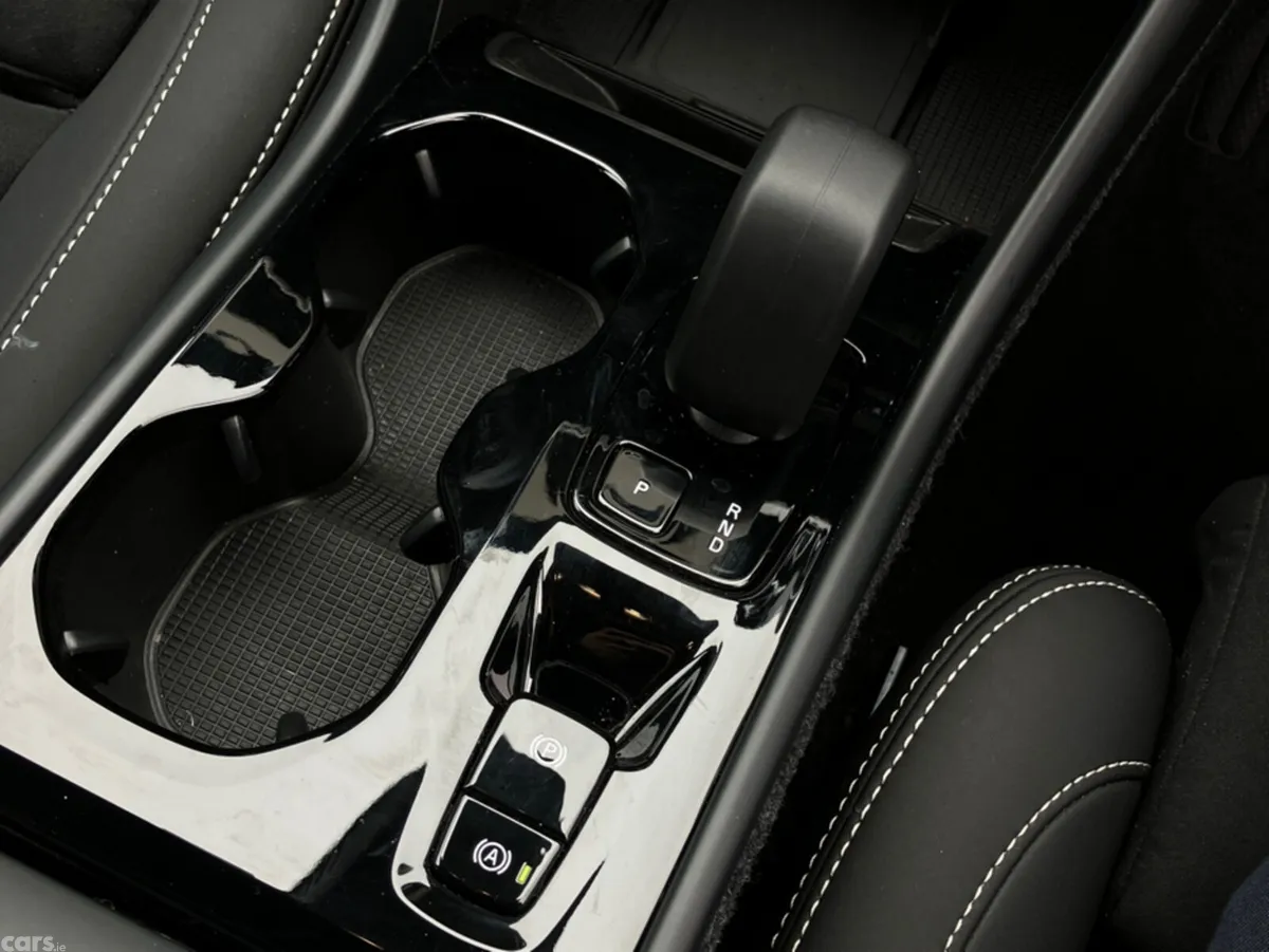Volvo XC40 SUV, Petrol, 2026, Green