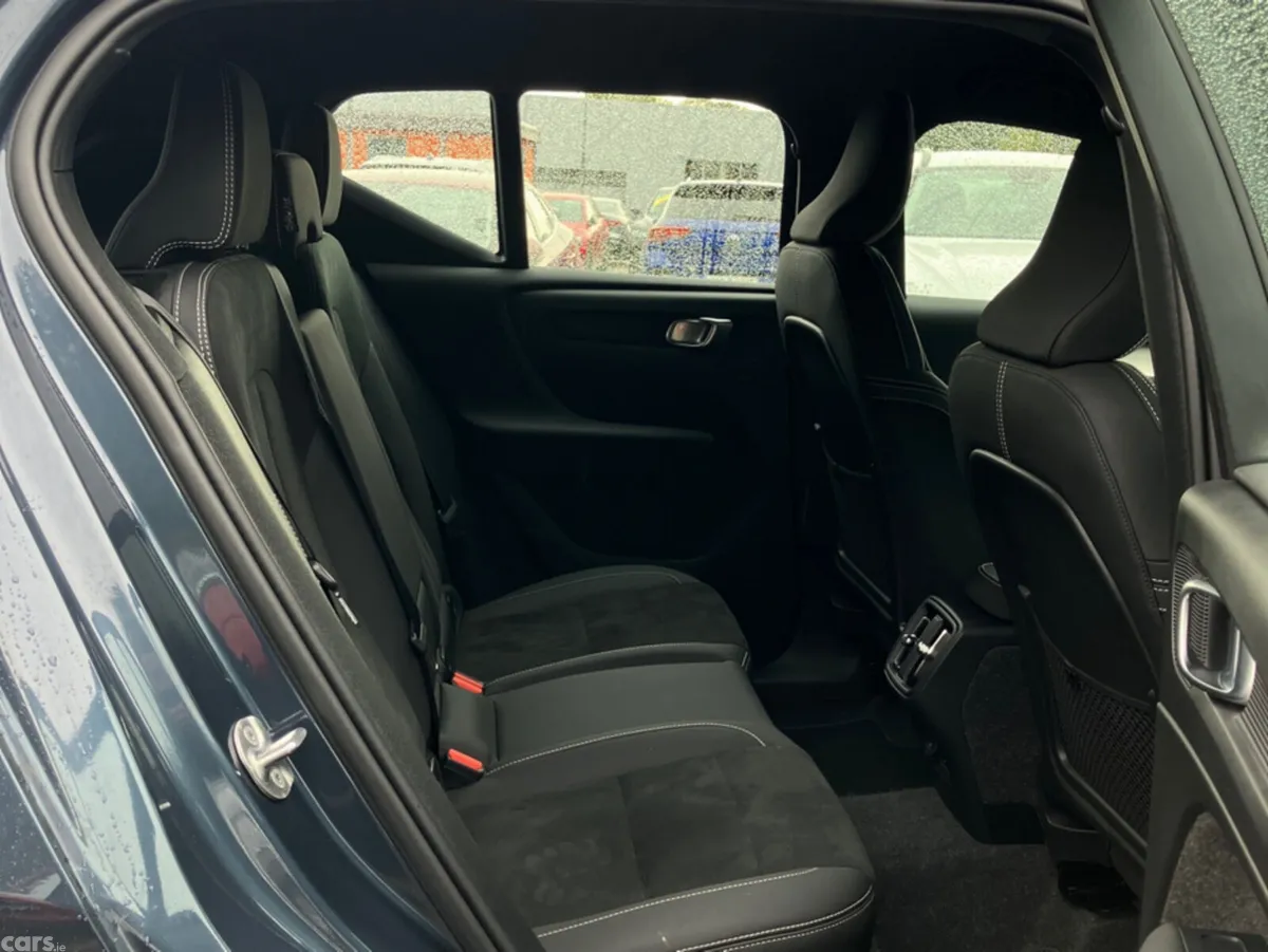 Volvo XC40 SUV, Petrol, 2026, Blue