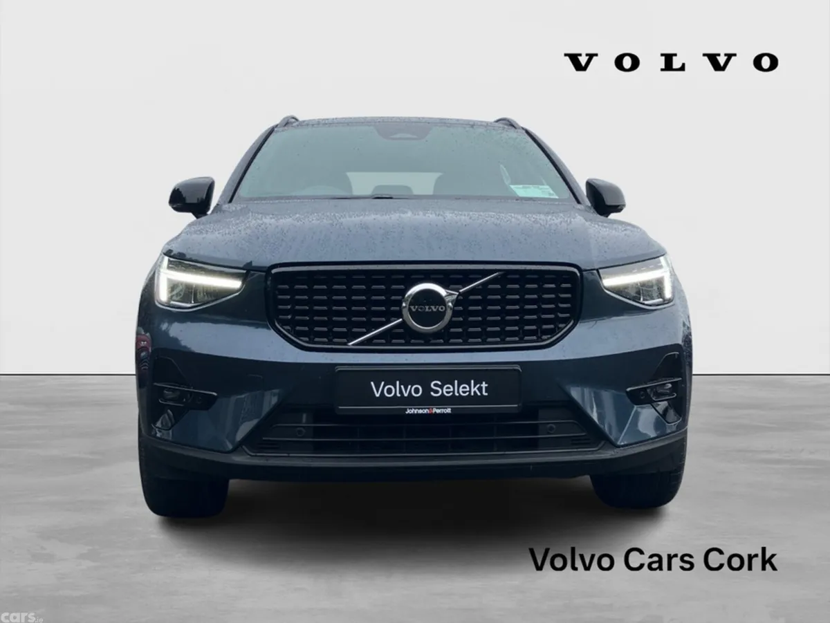 Volvo XC40 SUV, Petrol, 2026, Blue