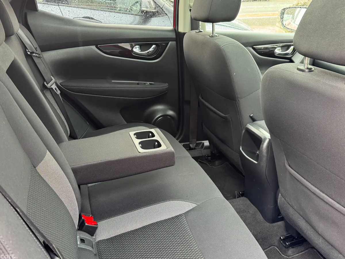 Nissan Qashqai MPV, Diesel, 2018, Red