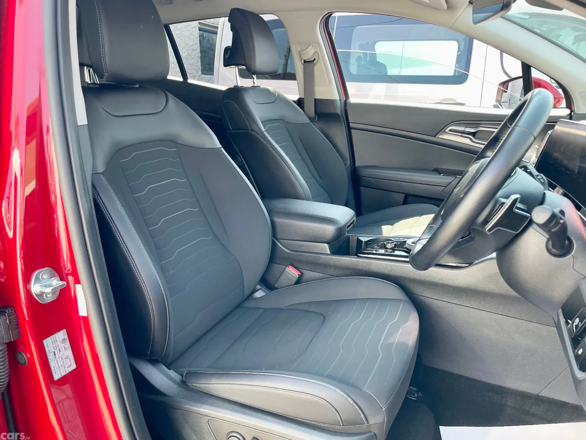 Kia Sportage SUV, Petrol Plug-in Hybrid, 2024, Red