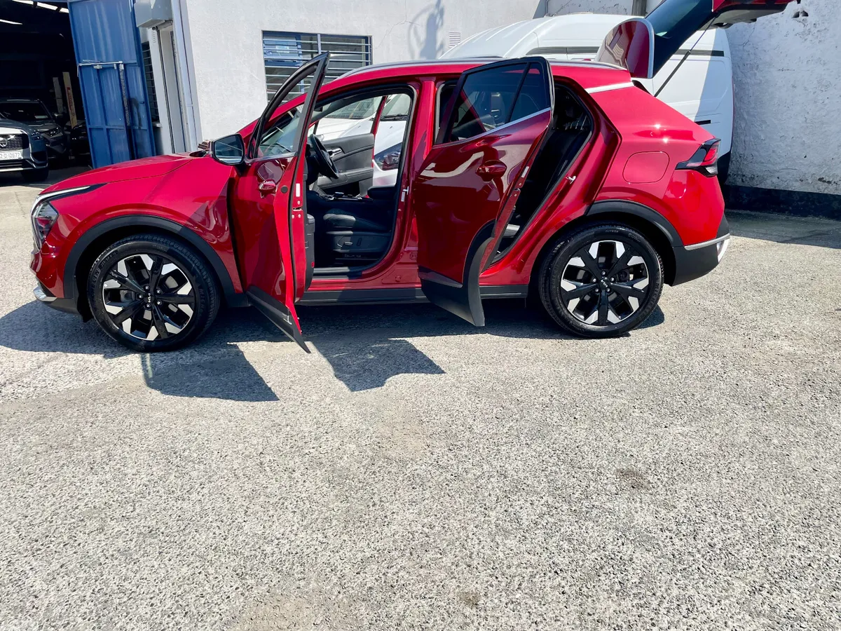 Kia Sportage SUV, Petrol Plug-in Hybrid, 2024, Red