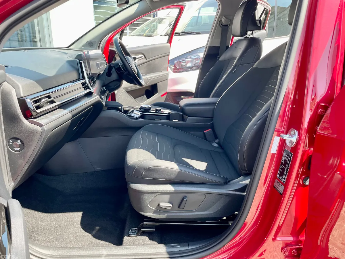 Kia Sportage SUV, Petrol Plug-in Hybrid, 2024, Red