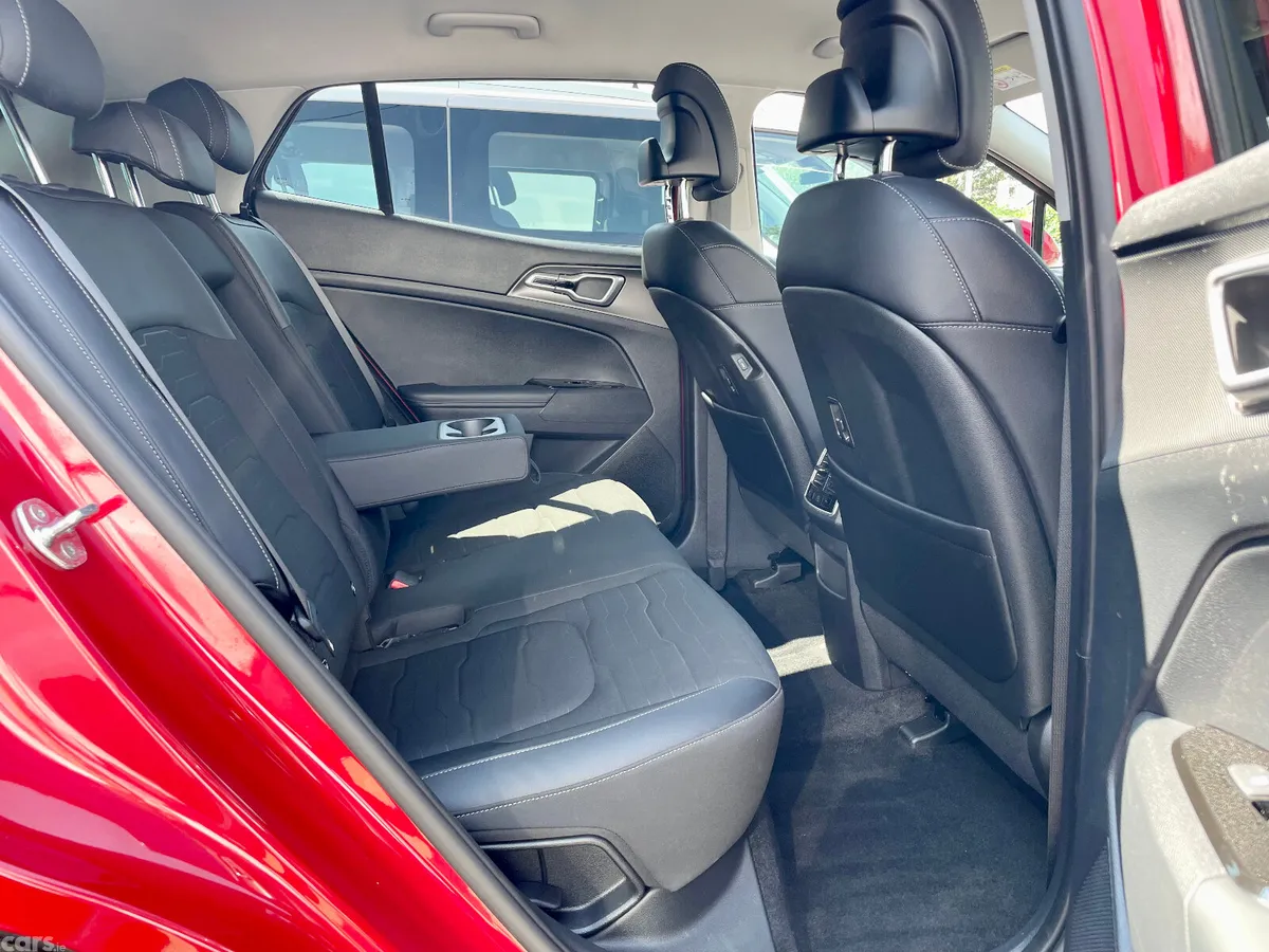 Kia Sportage SUV, Petrol Plug-in Hybrid, 2024, Red