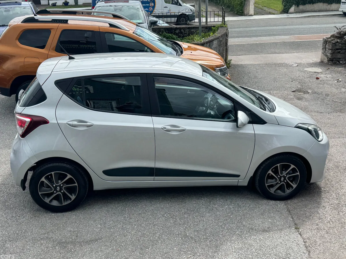 Hyundai i10 Hatchback, Petrol, 2017, Grey