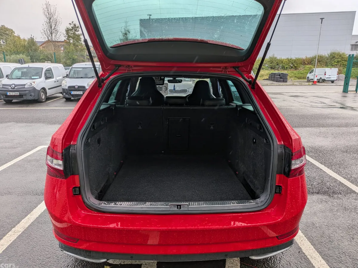 Skoda Superb Hatchback, Diesel, 2018, Red