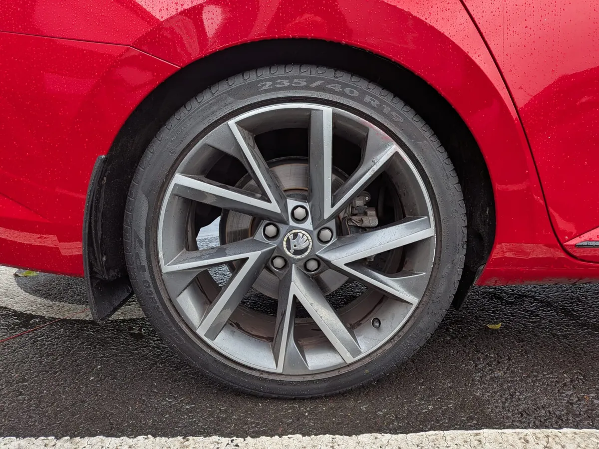 Skoda Superb Hatchback, Diesel, 2018, Red