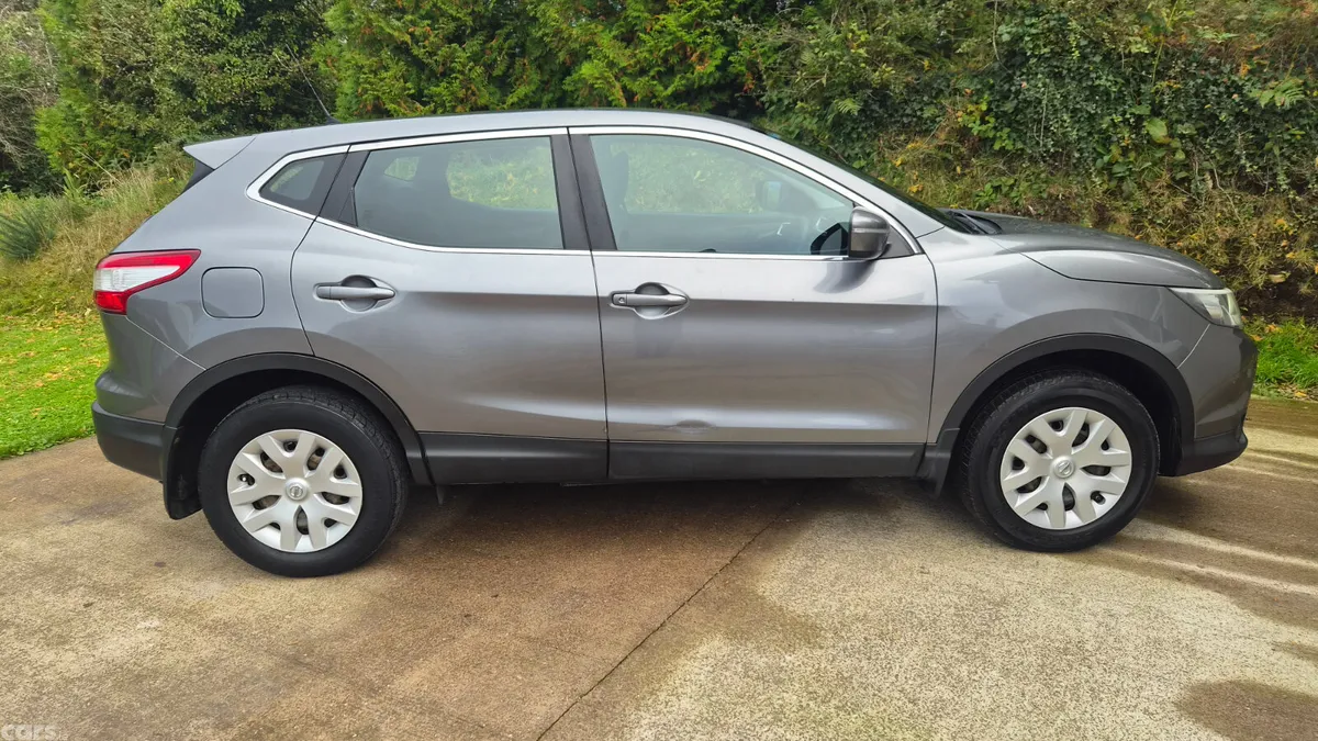 Nissan Qashqai Hatchback, Petrol, 2014, Grey