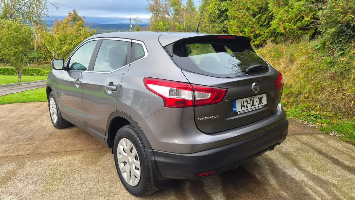 Nissan Qashqai Hatchback, Petrol, 2014, Grey