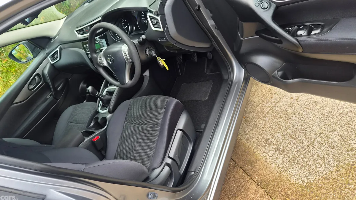 Nissan Qashqai Hatchback, Petrol, 2014, Grey