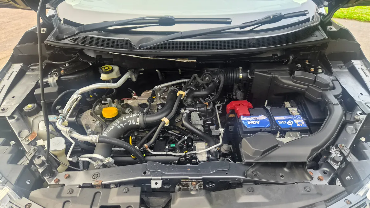 Nissan Qashqai Hatchback, Petrol, 2014, Grey