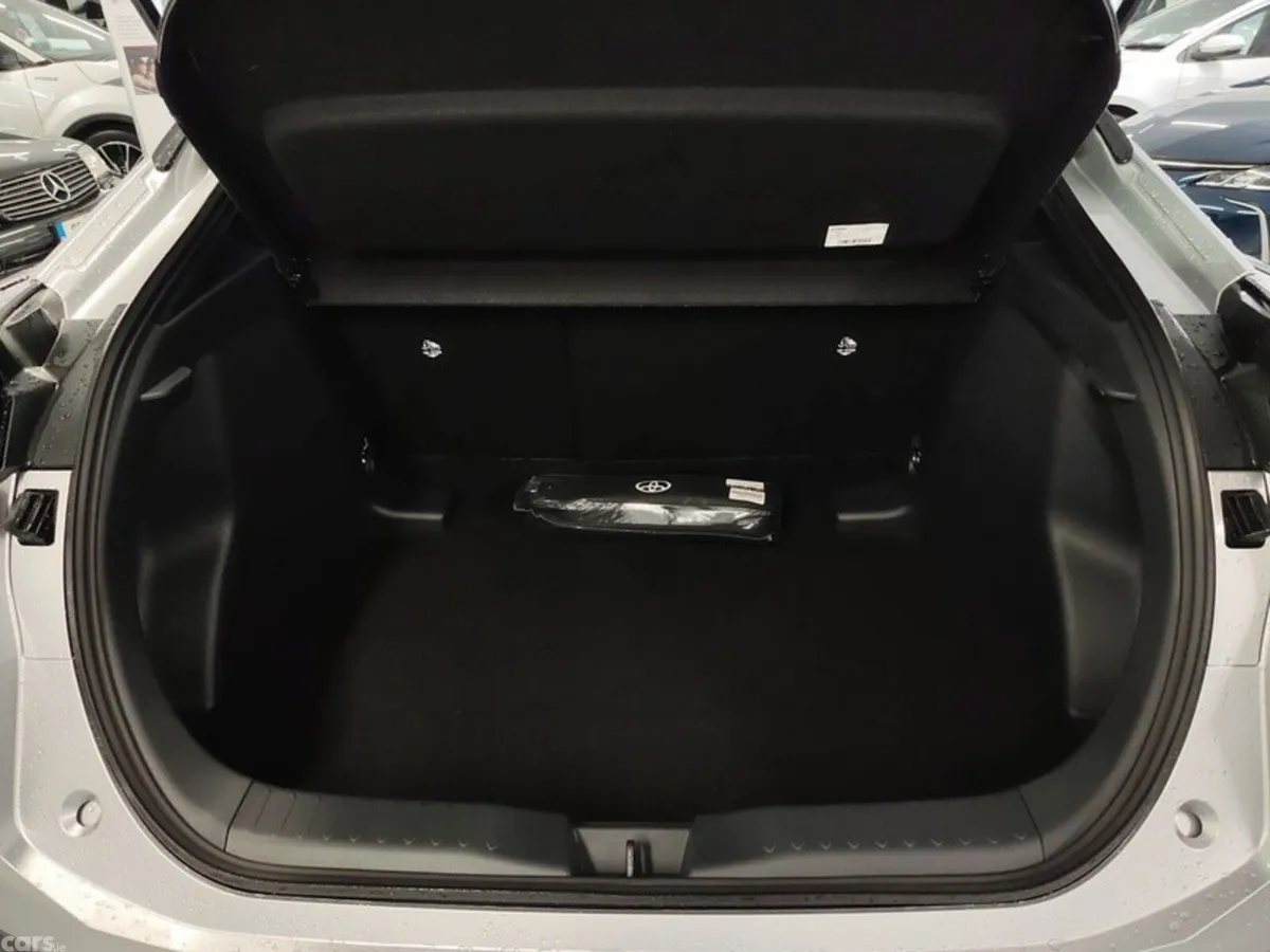 Toyota C-HR SUV, Petrol Hybrid, 2026, Grey