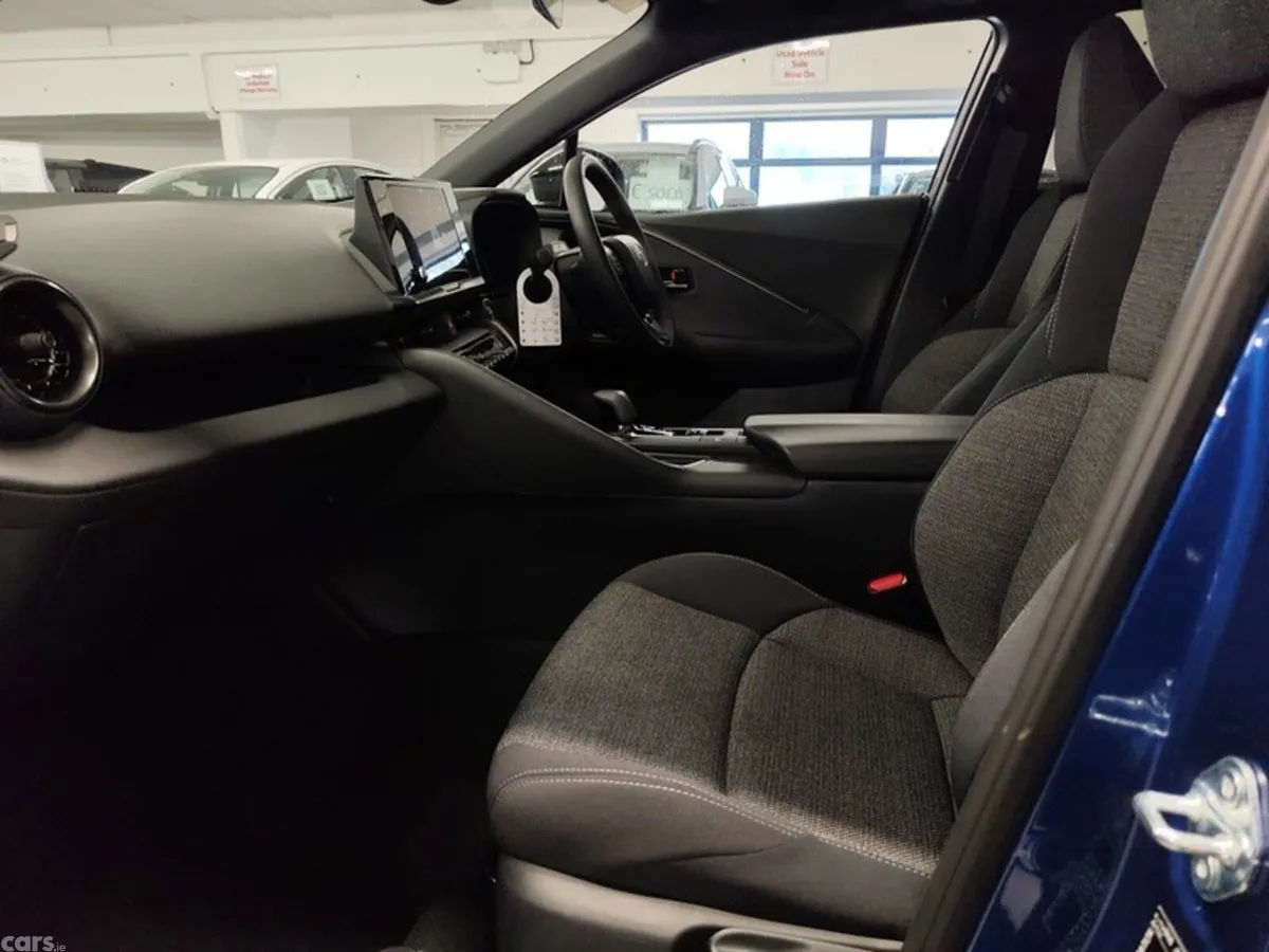 Toyota C-HR SUV, Petrol Hybrid, 2026, Blue