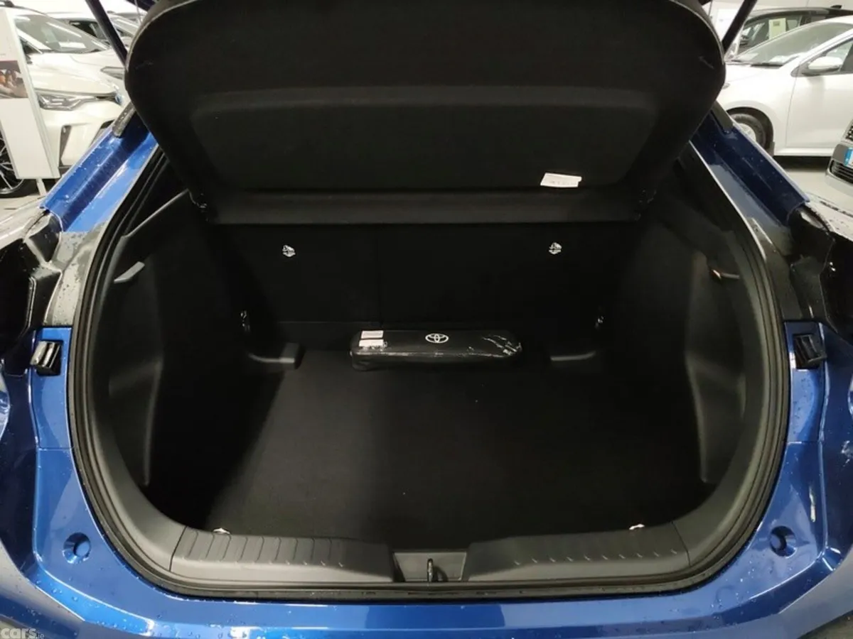 Toyota C-HR SUV, Petrol Hybrid, 2026, Blue