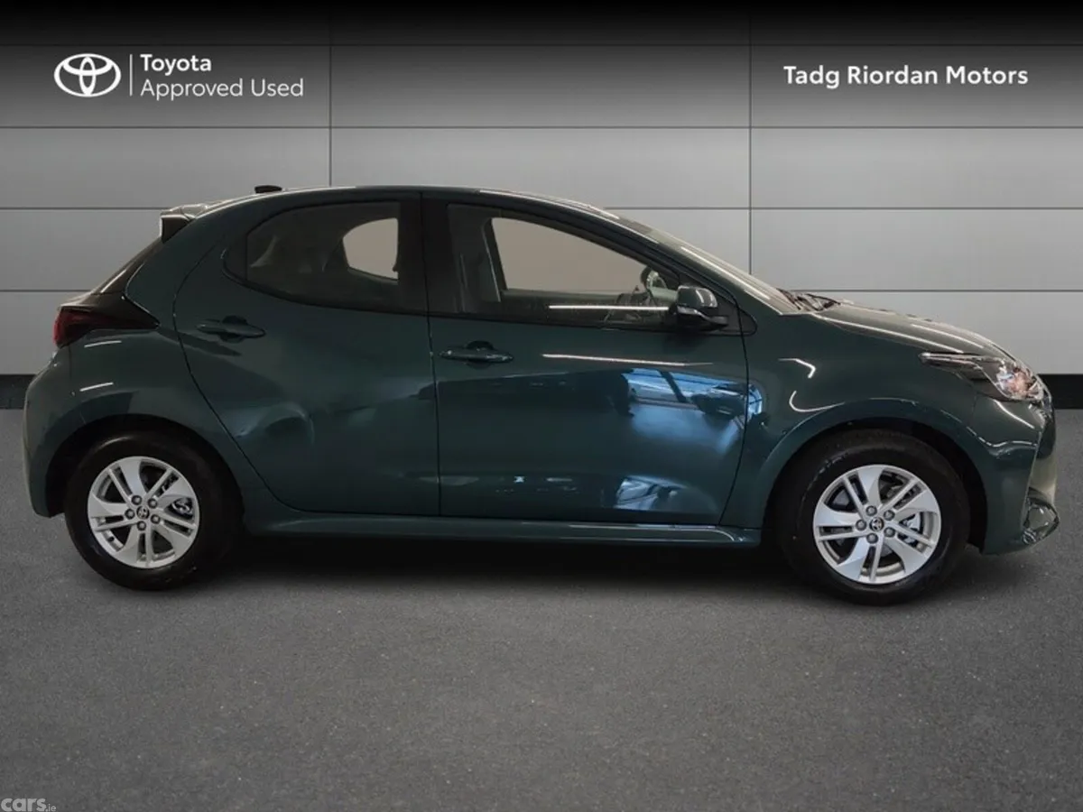 Toyota Yaris Hatchback, Petrol Hybrid, 2026, Green