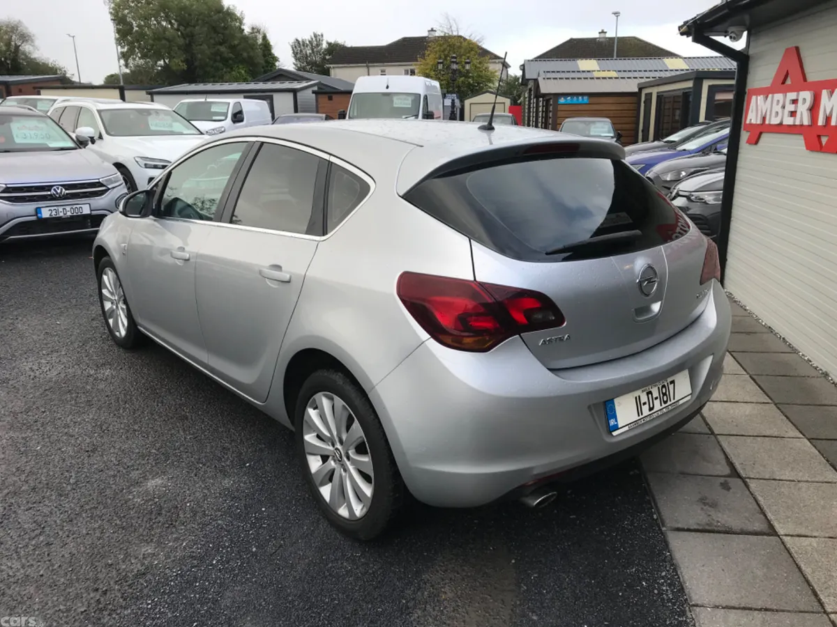 Opel Astra Hatchback, Petrol, 2011, Silver