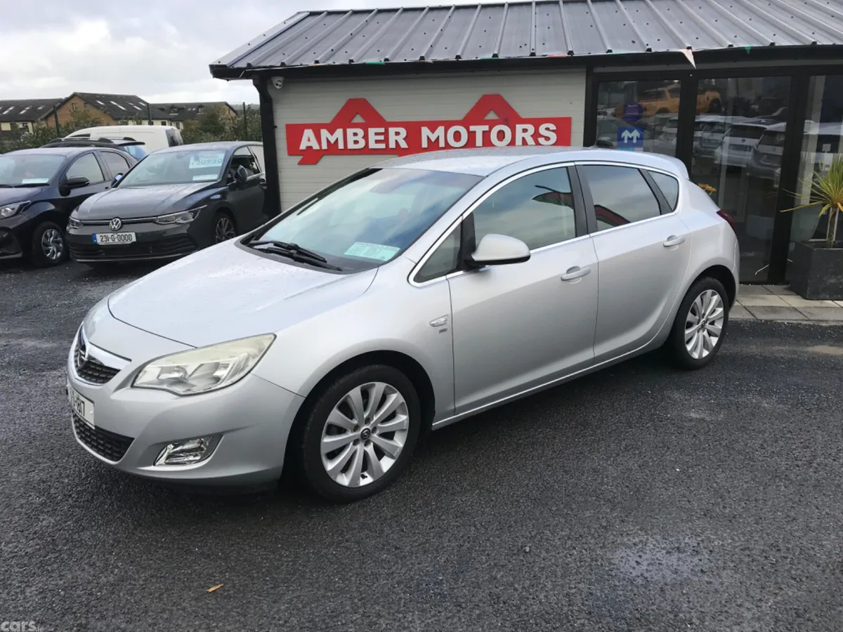 Opel Astra Hatchback, Petrol, 2011, Silver