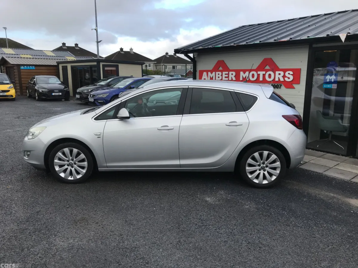Opel Astra Hatchback, Petrol, 2011, Silver