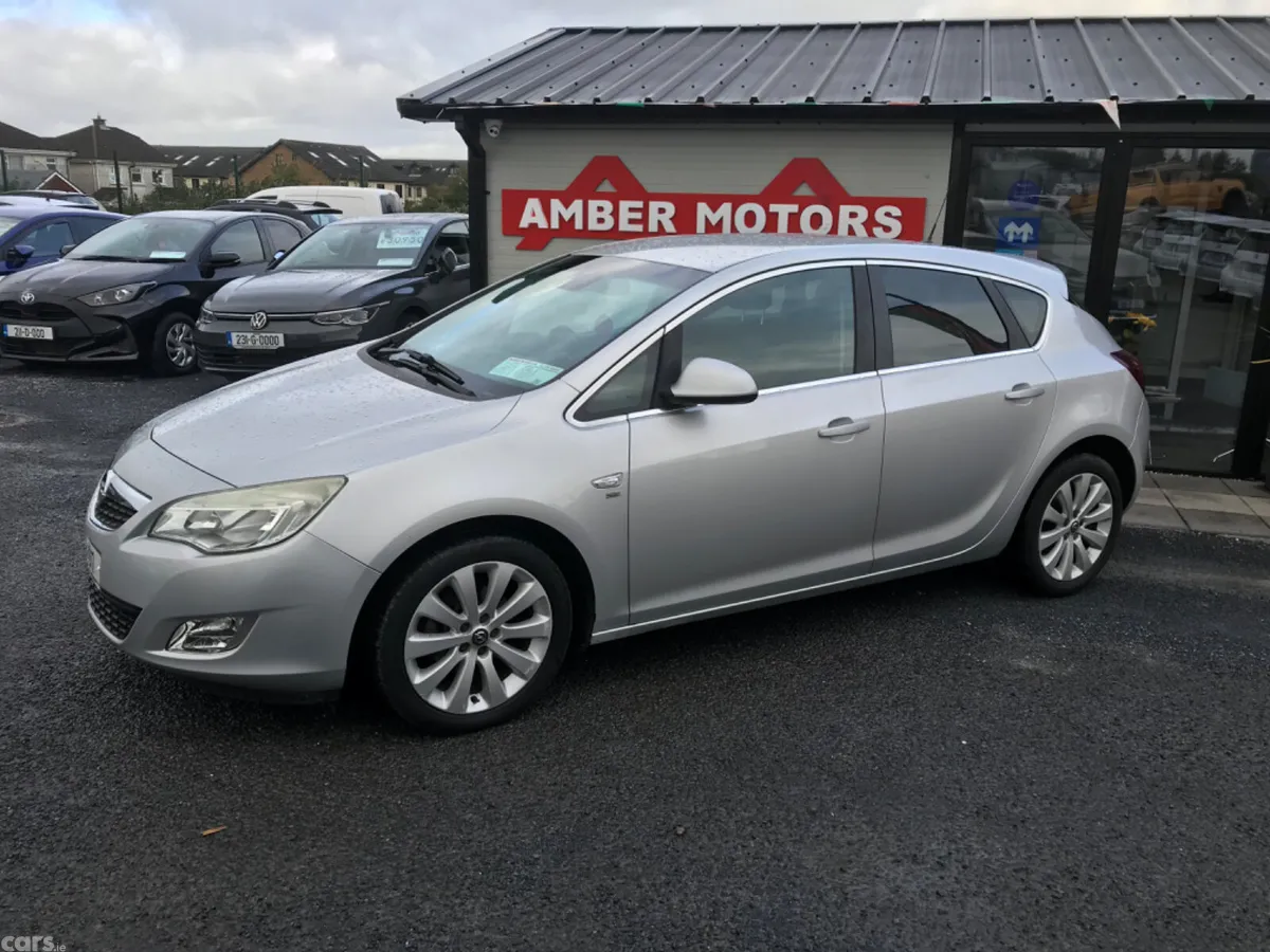 Opel Astra Hatchback, Petrol, 2011, Silver