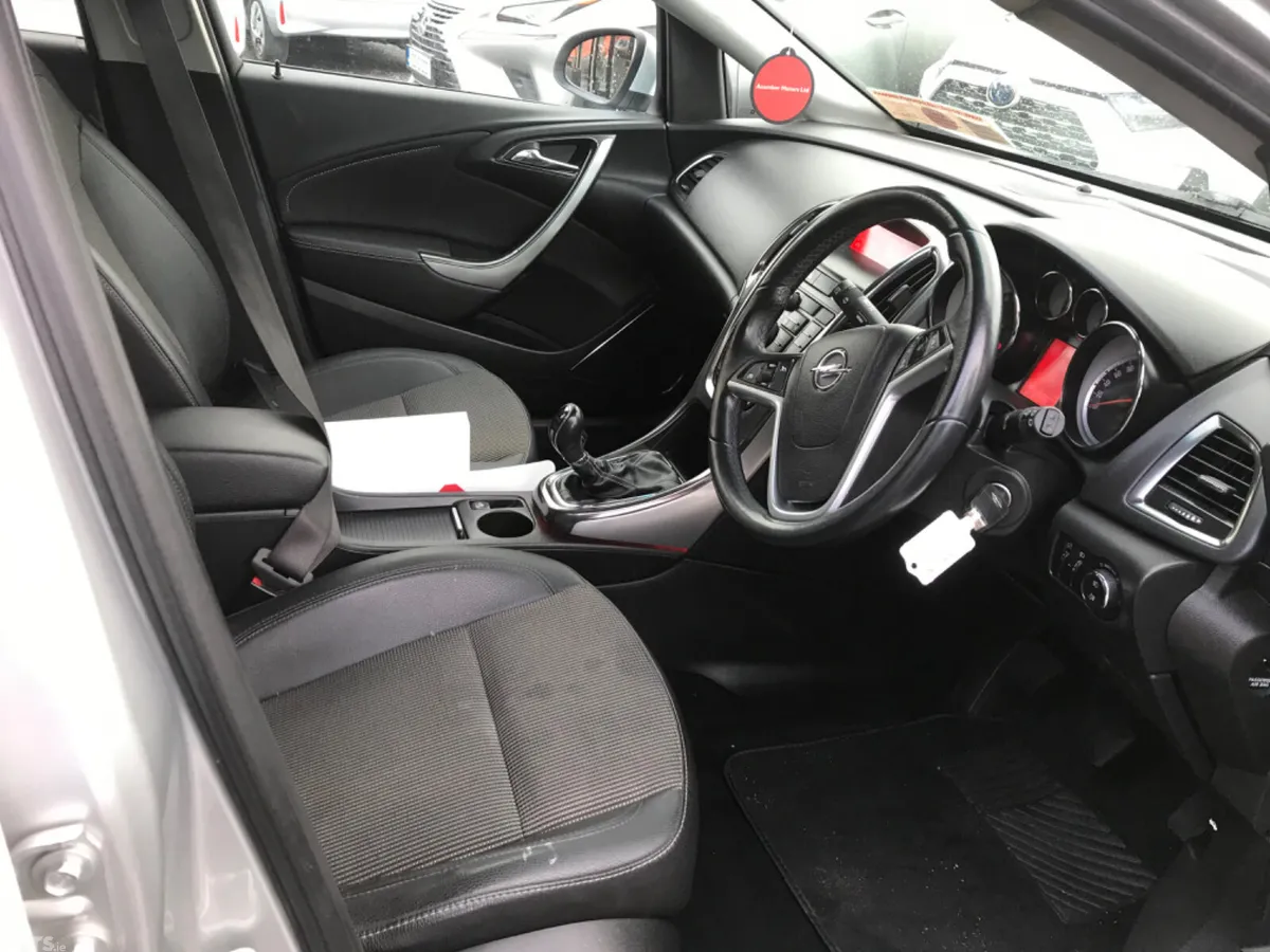 Opel Astra Hatchback, Petrol, 2011, Silver