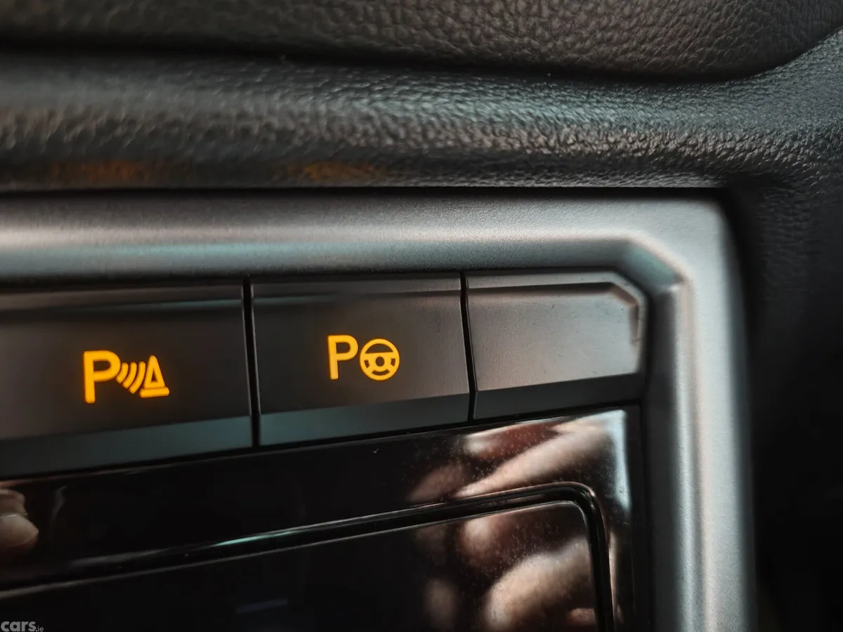 Volkswagen T-Roc SUV, Petrol, 2023, White