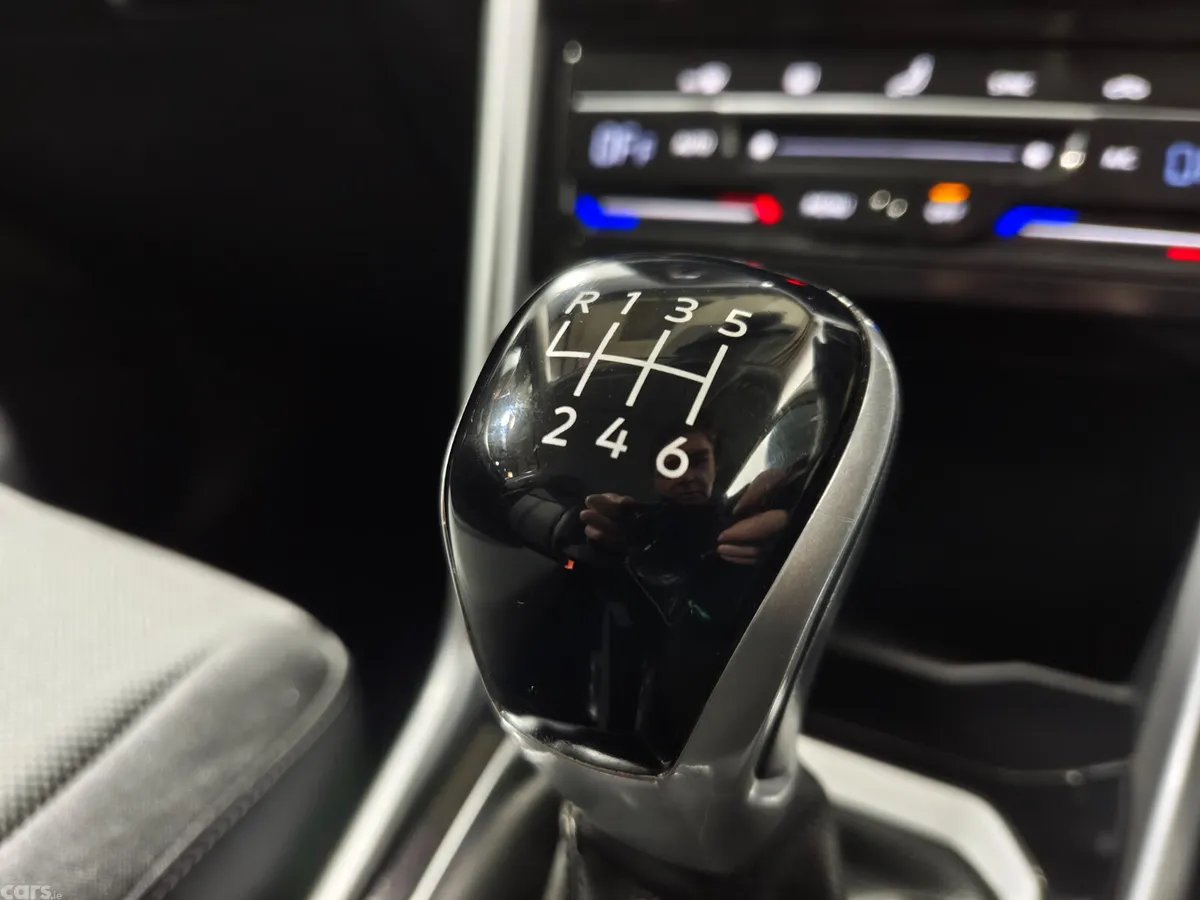 Volkswagen T-Roc SUV, Petrol, 2023, White