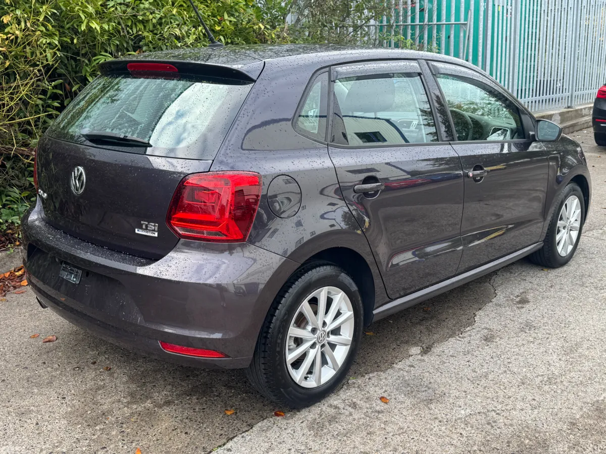 Volkswagen Polo Hatchback, Petrol, 2015, Grey