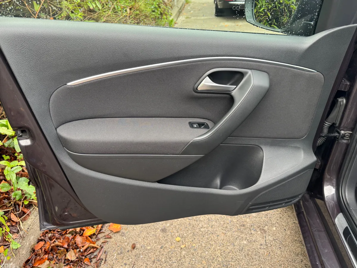 Volkswagen Polo Hatchback, Petrol, 2015, Grey