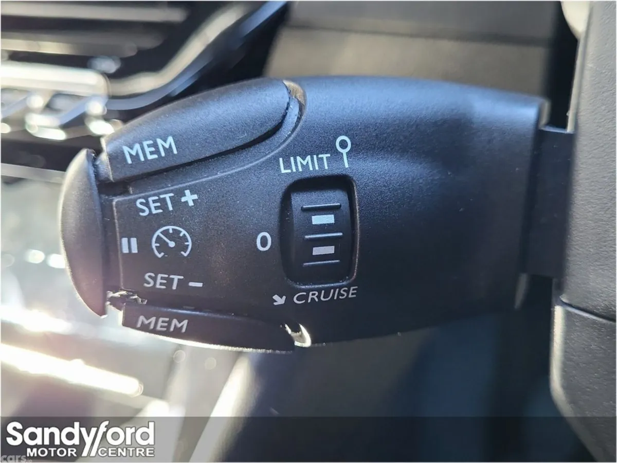 Peugeot 2008 MPV, Petrol, 2024, Black