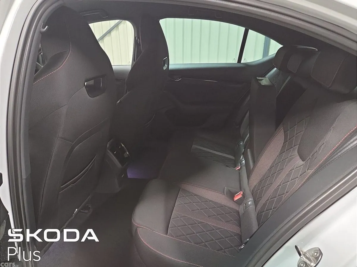 Skoda Octavia Saloon, Diesel, 2024, White
