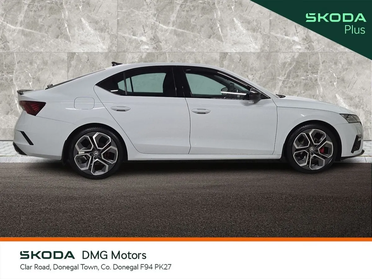 Skoda Octavia Saloon, Diesel, 2024, White