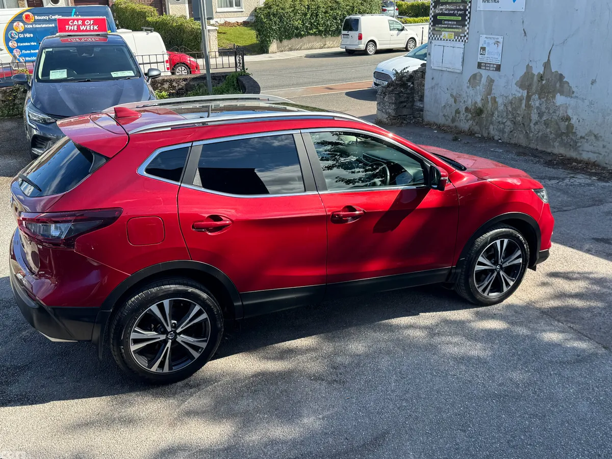 Nissan Qashqai MPV, Petrol, 2021, Red