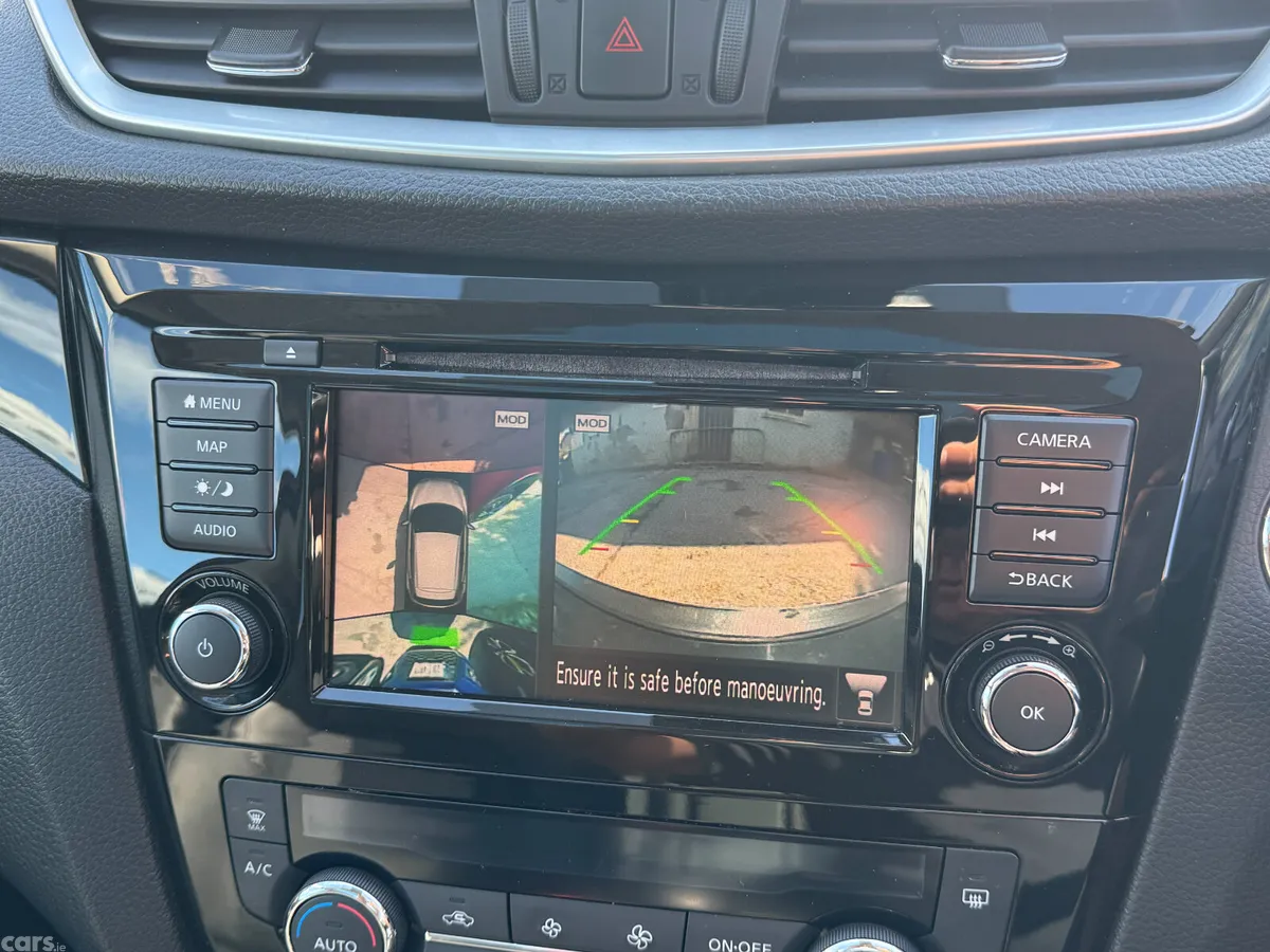 Nissan Qashqai MPV, Petrol, 2021, Red