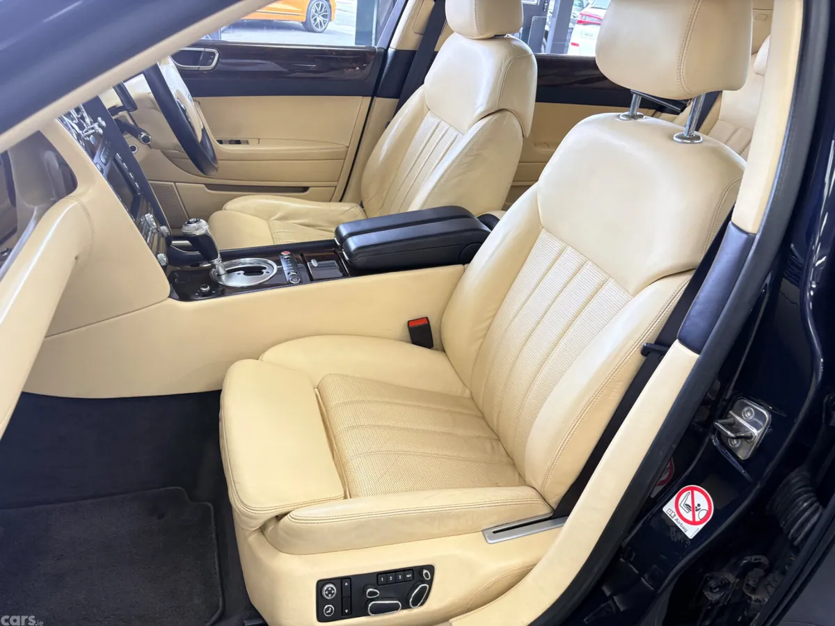 Bentley Flying Spur Saloon, Petrol, 2006, Blue