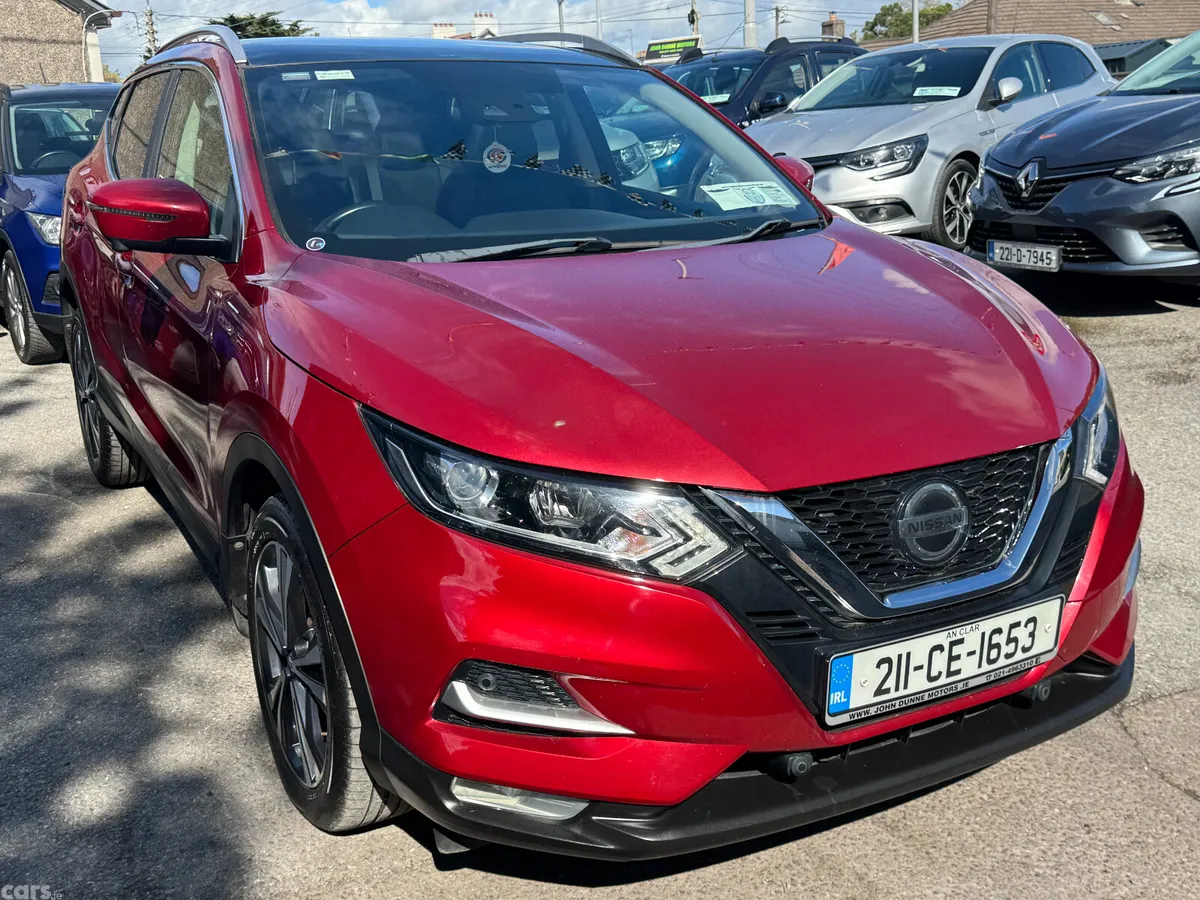 Nissan Qashqai MPV, Petrol, 2021, Red