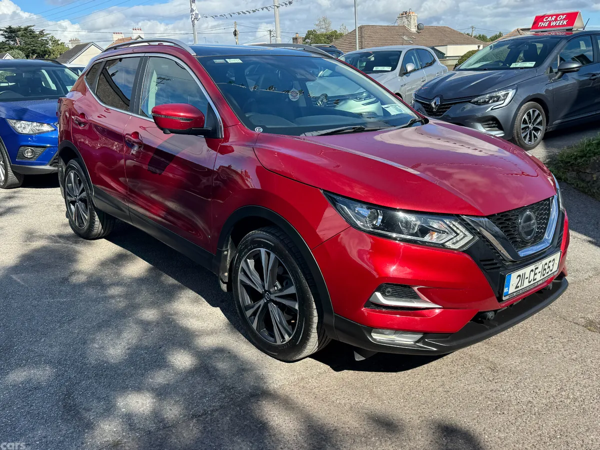 Nissan Qashqai MPV, Petrol, 2021, Red