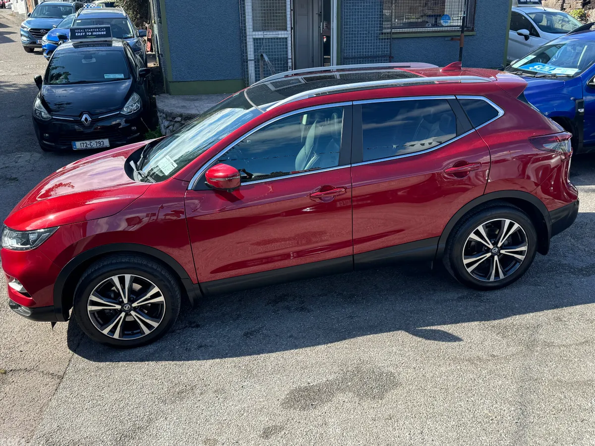 Nissan Qashqai MPV, Petrol, 2021, Red