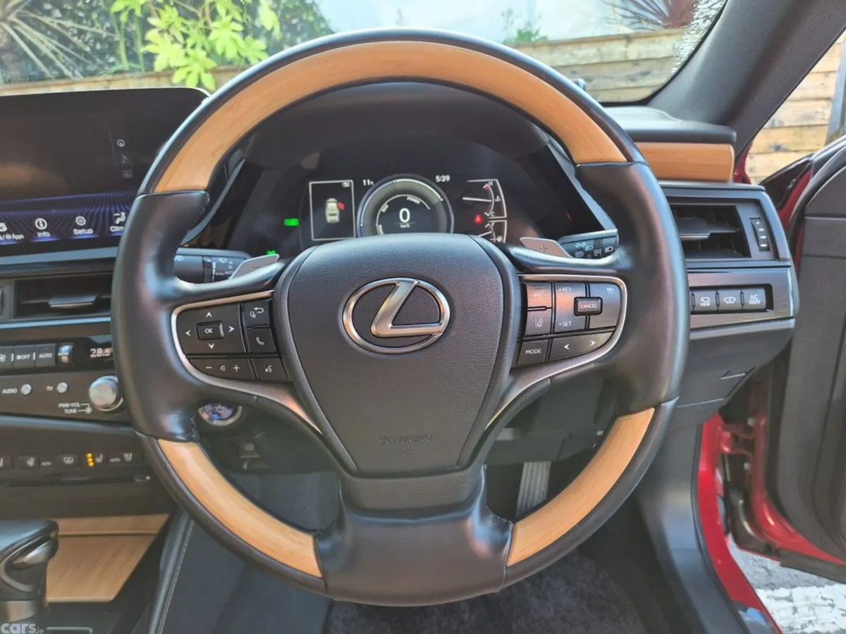 Lexus ES Saloon, Petrol Hybrid, 2022, Red