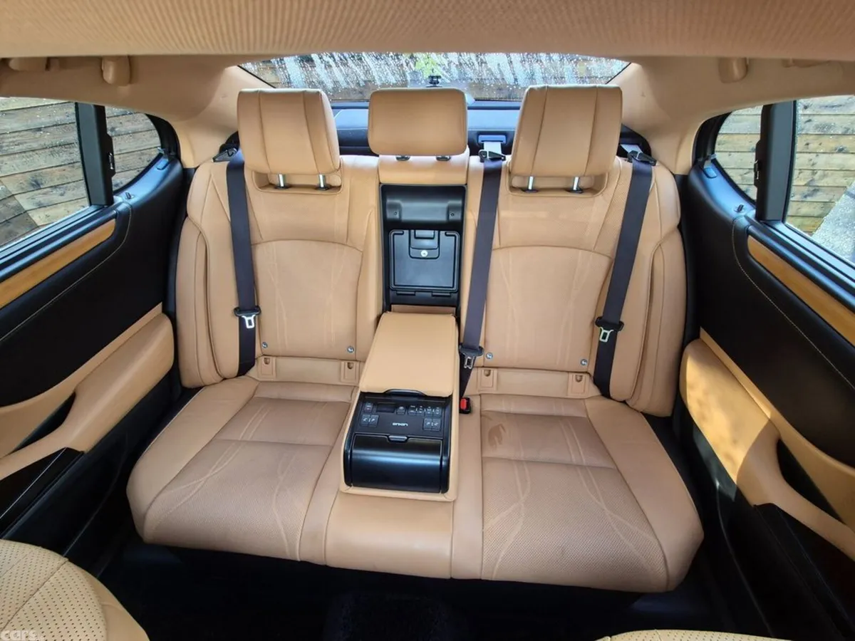 Lexus ES Saloon, Petrol Hybrid, 2022, Red