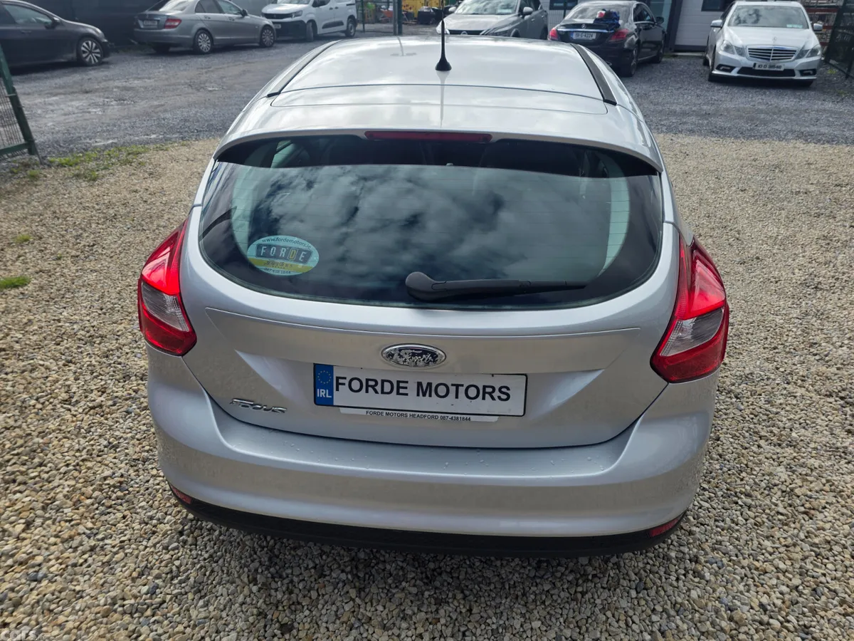 Ford Focus Hatchback, Petrol, 2011, Silver